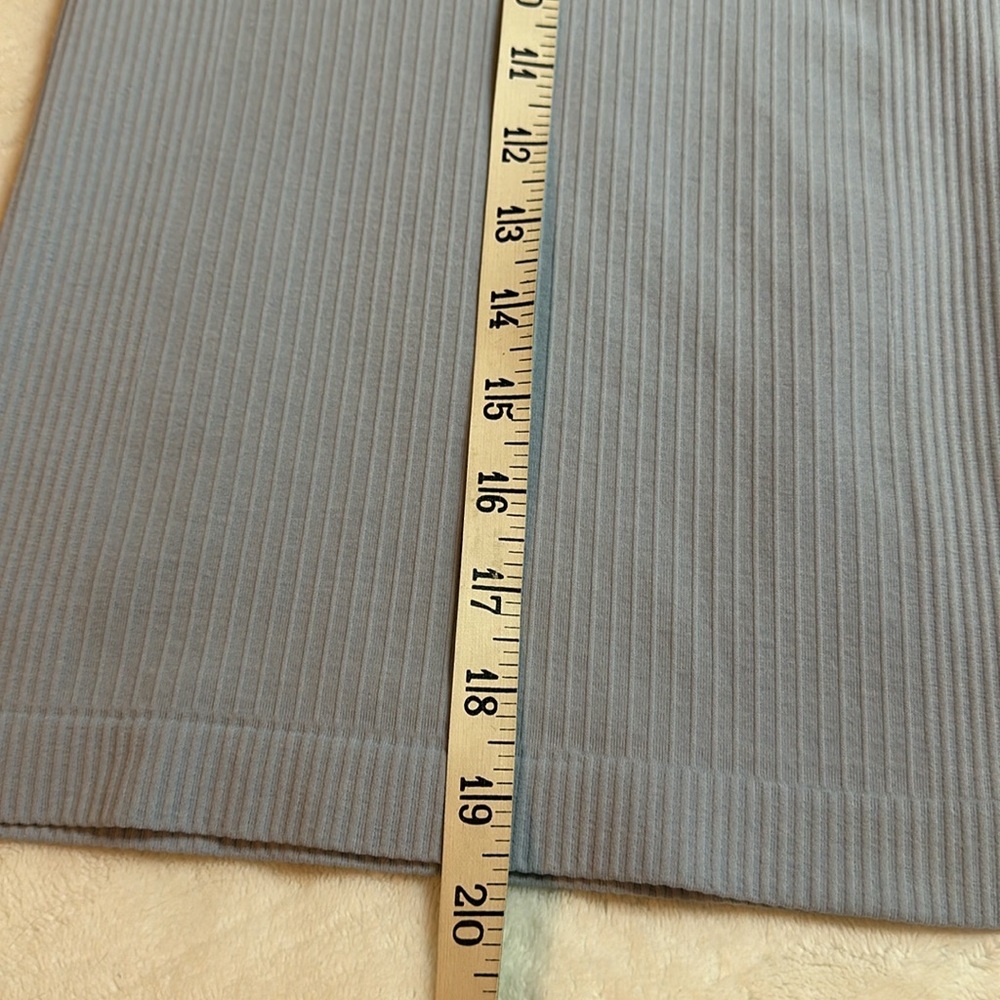 SOLD🌸Lululemon Ebb To Street Tank Size 2 - Picture 6 of 7